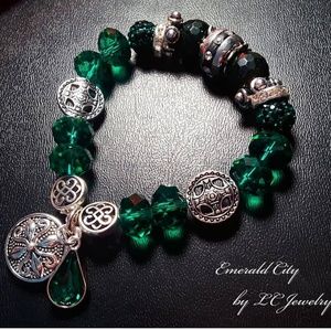 SOLD🍀LC Jewelry- Green Crystal Beaded Bracelet🍀
